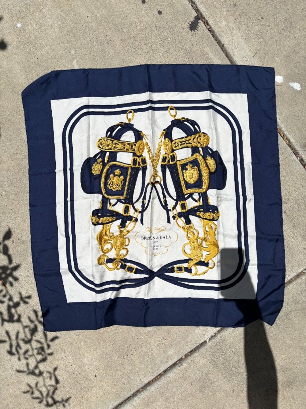 Authentic HERMES Carre 90 Scarf "BRIDES de GALA" Silk Navy Blue White - Picture 6 of 6